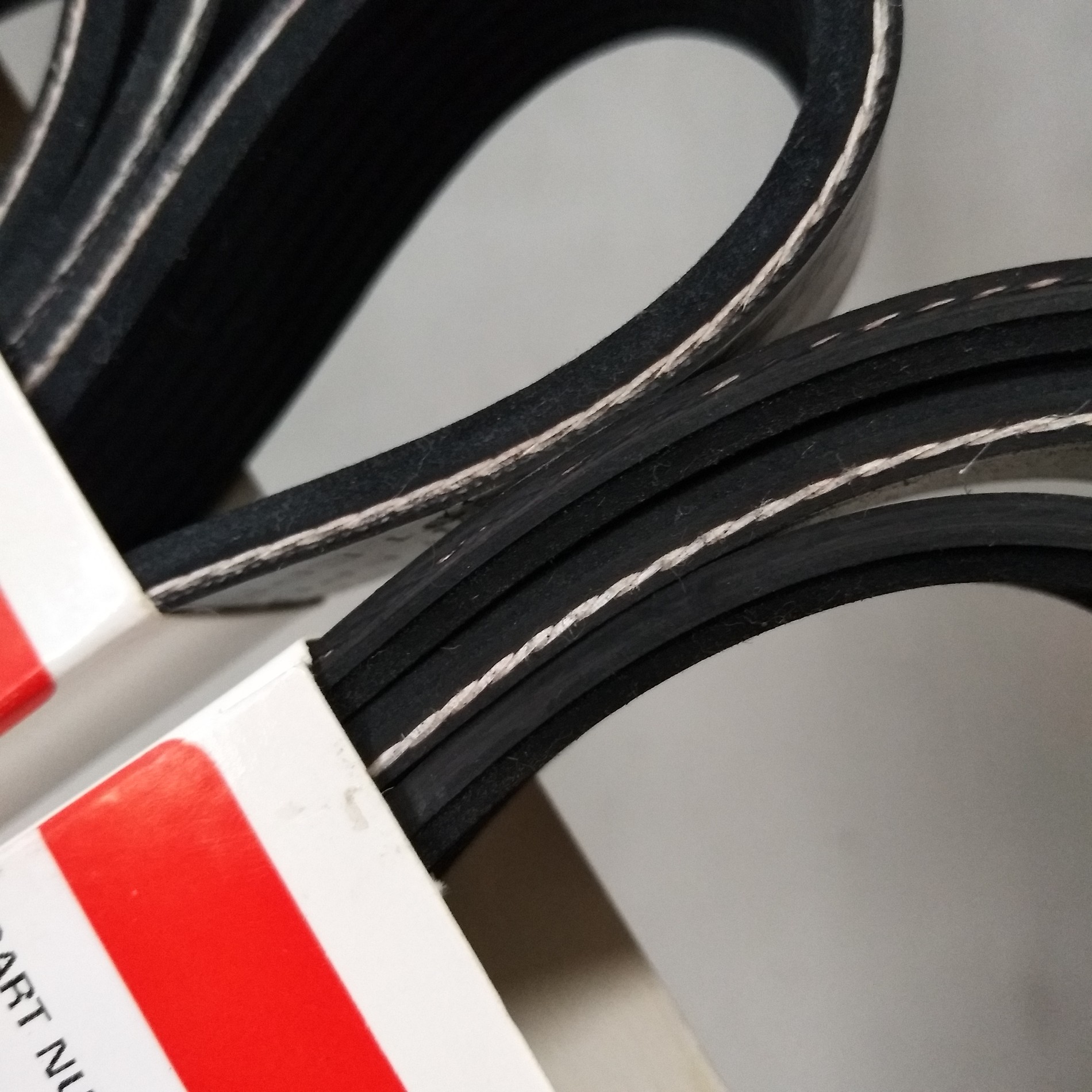 V-belts PK-Belts For Cummins Diesel Engine Spare Parts(图1)